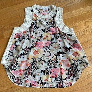 ELIZABETH & JAMES SLEEVELESS BLOUSE